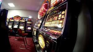 Tampilan kartu dealer dan pemain dalam permainan Infinite Blackjack